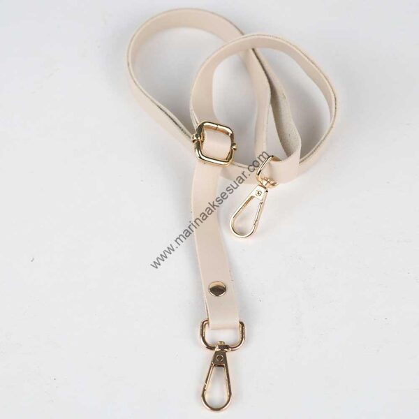 ayarlanabilir-canta-sapi-10-mm-gold-uclu-krem.jpg Ayarlanabilir Çanta Sapı Suni Deri 15 MM – Gold Kancalı