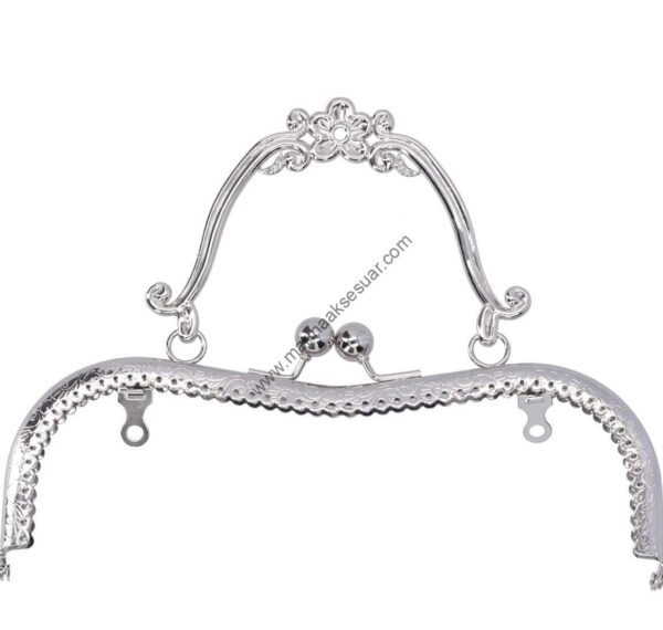 KENAR DELİKLİ BURS 21*16 CM